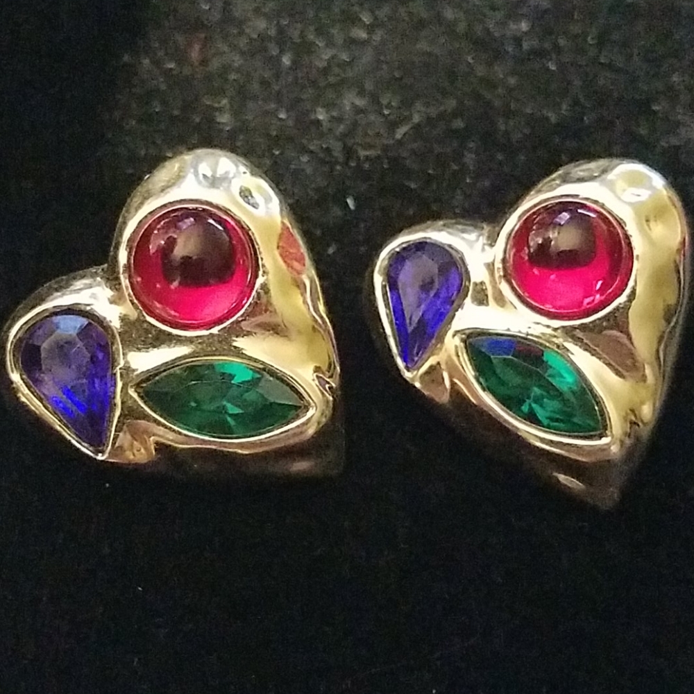 1980s Vintage Thick Gold Tone Heart Earrings 15 12$